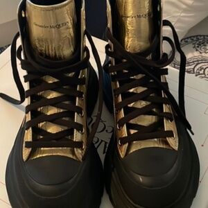 Alexander McQueen Boots - Black and gold classic